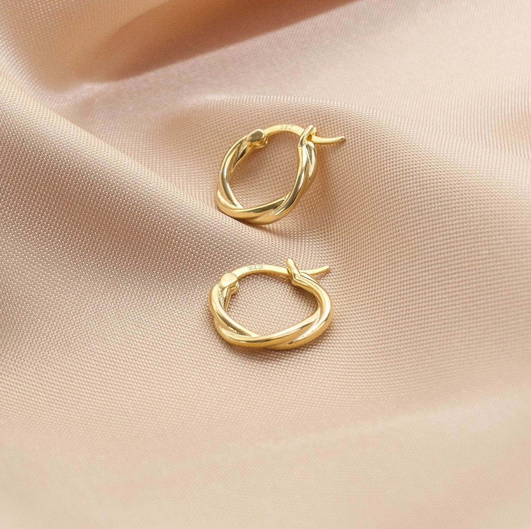 Simple ring online earrings gold